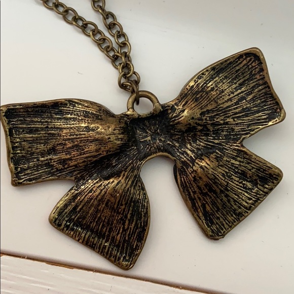 Rustic-looking Bow Necklace - Long Chain - Picture 4 of 4